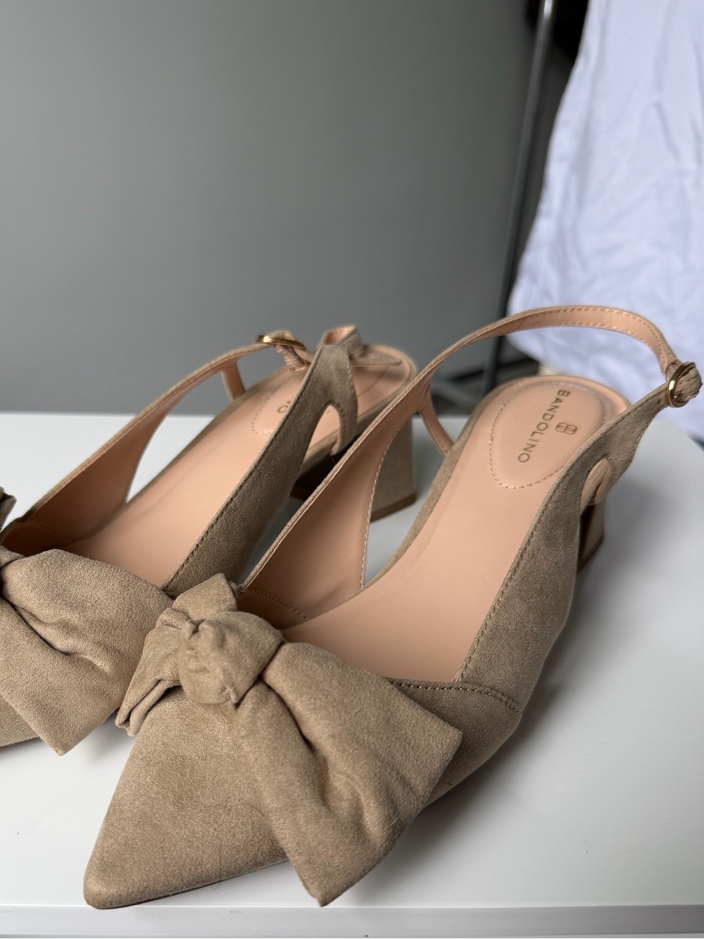 NWT Bandolino Taupe Bow Pointed-Toe Slingback Heels